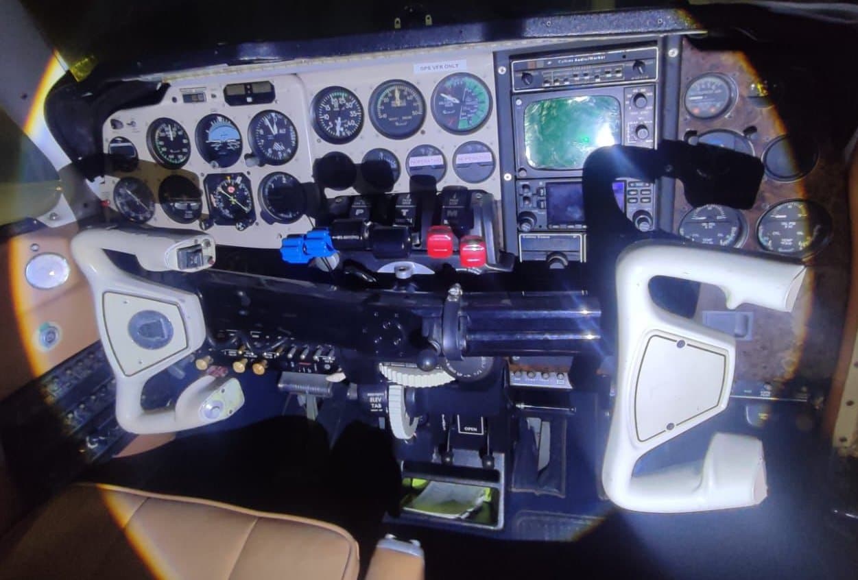 Painel Beechcraft Baron 58