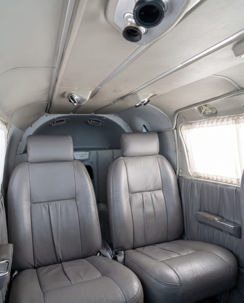 Interna Piper Seneca I PA-34-200