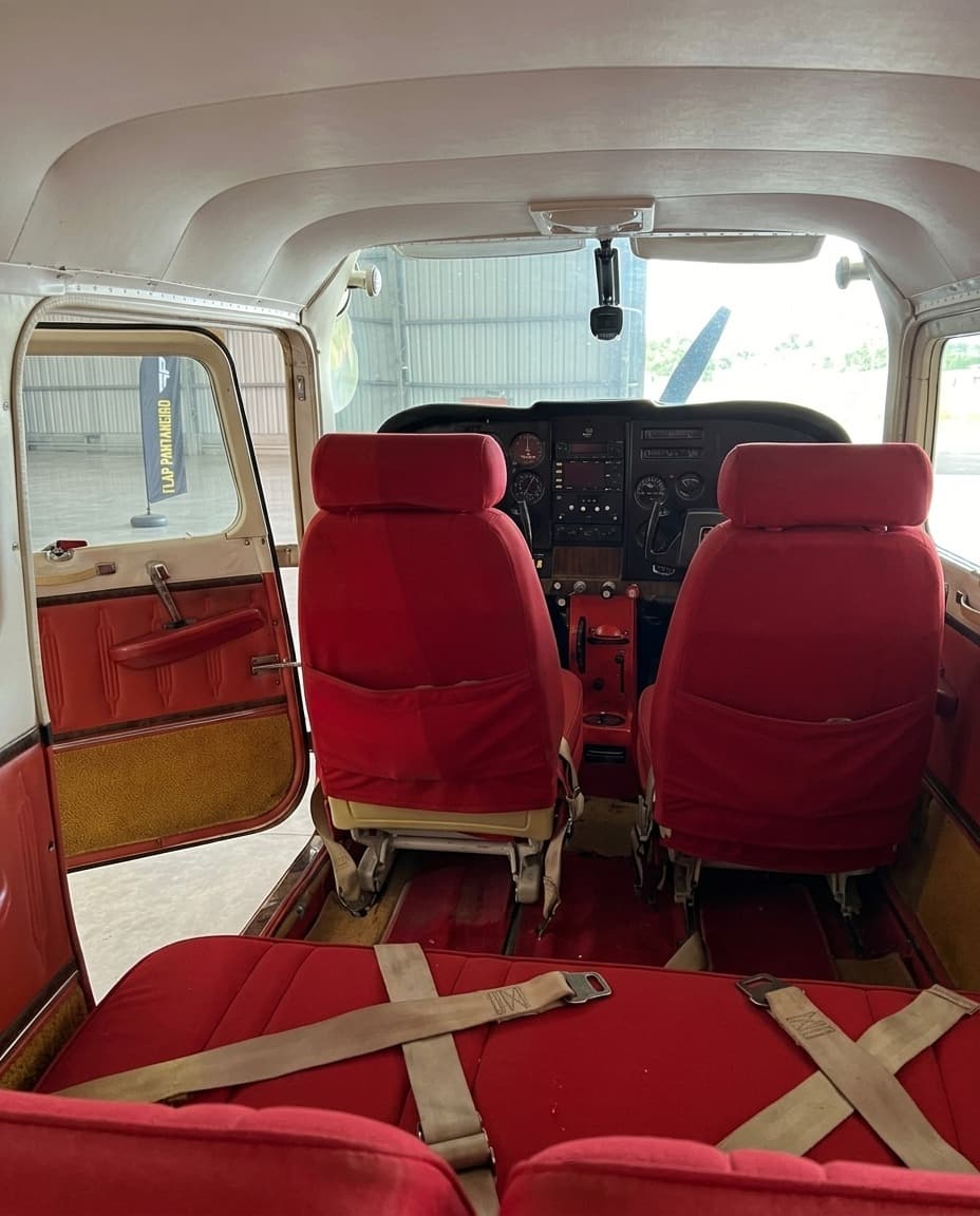 Interna Cessna 182P Skylane