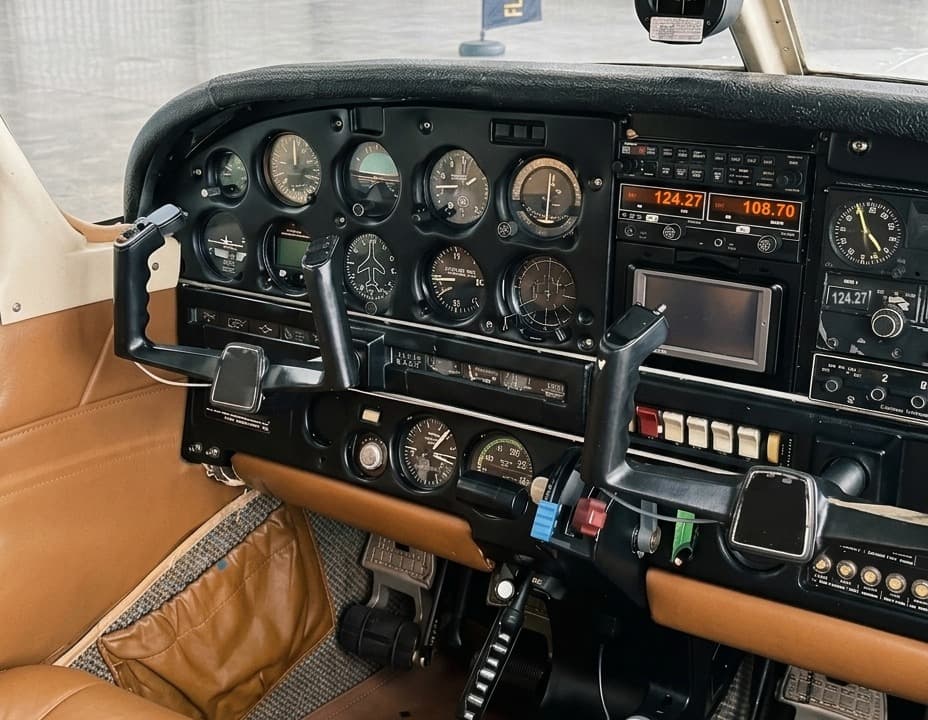 Painel Embraer EMB-710C Carioca